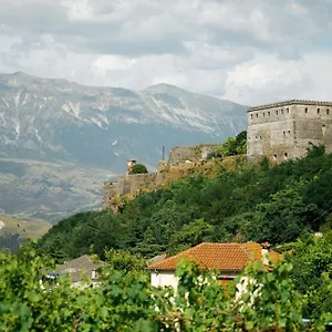  Gasthuis Latifi Albanië